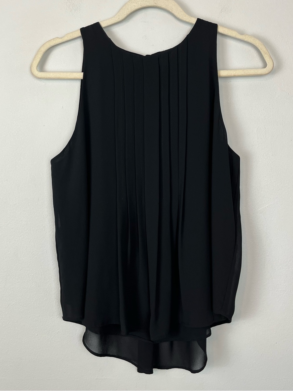 Ann Taylor Black Sleeveless Blouse with Vertical Front And Back Pleats MP